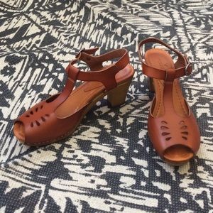 American Eagle leather sandals