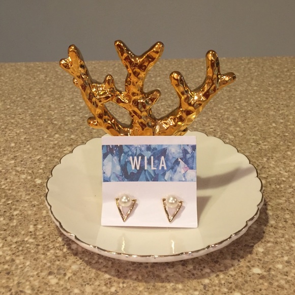 Wila Jewelry - 🌴HP🌴Pearl Gold Tone Earrings