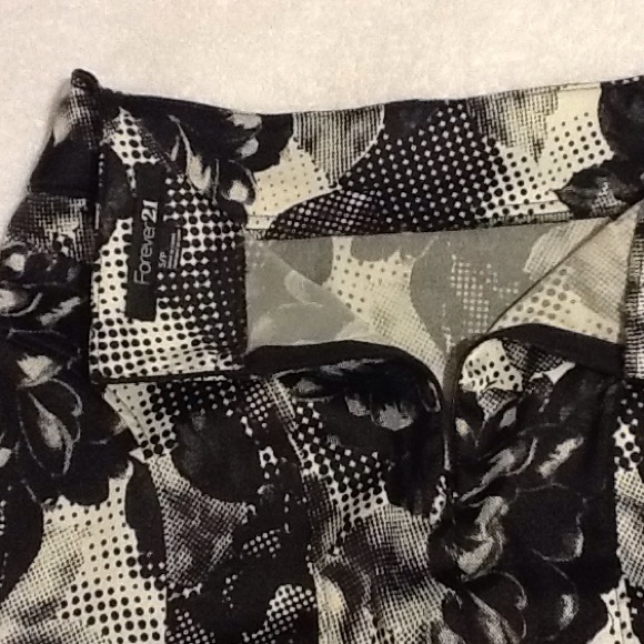 Black and White Skirt Size S/P - Picture 3 of 3