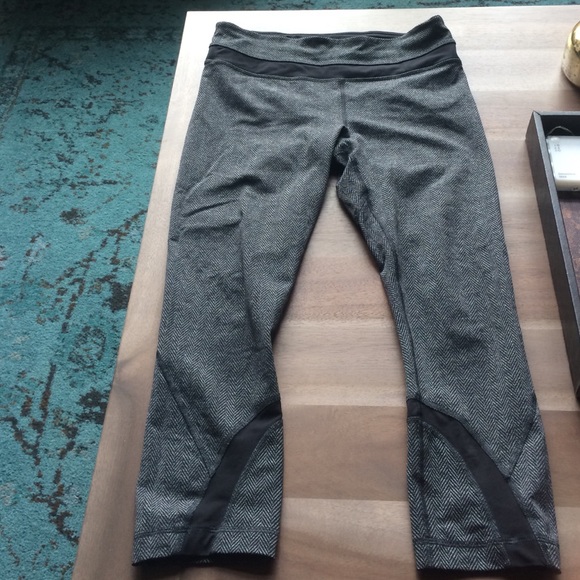 Herring bone mid calf lululemon tights