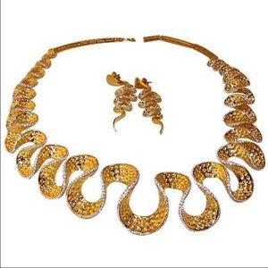 Zig zag 18k plated neck lace with . Earrings