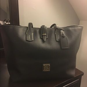 Black D&B tote.