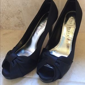White House Black Market Satin Bow Pumps