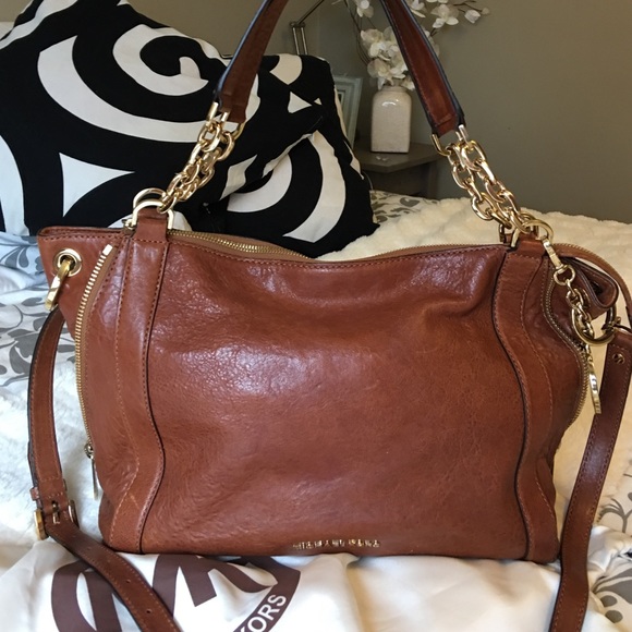 Michael Kors Handbags - 💕💕Michael kors STANTHORPE with gold hardware💕