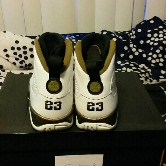 Jordan 9 statue - Picture 2 of 4