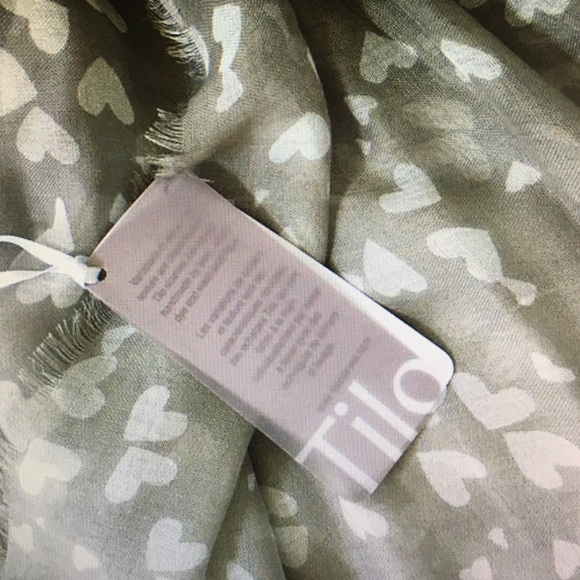 Tilo scarf. Brand new