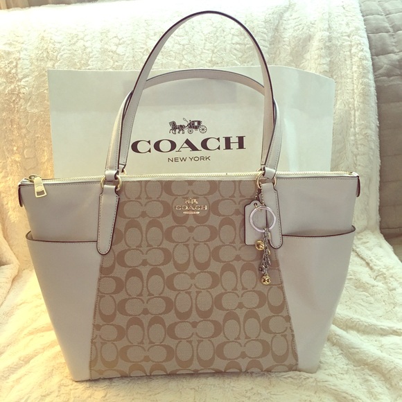Coach Handbags - ♨️AVA ♨️coach tote 💥Sale💥