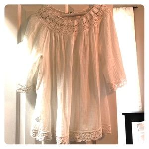 White crown and Ivey flowy top