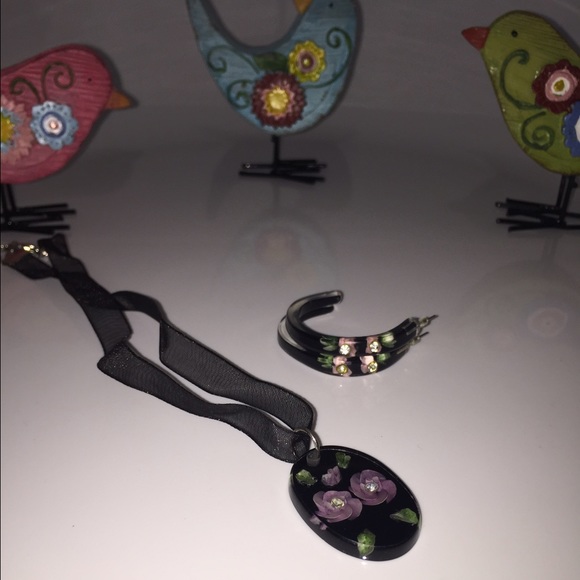 BLACK RIBBON NECKLACE&EARRINGS WITH PURPLE FLORAL