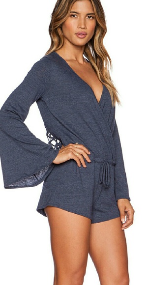 NWOT Chaser long sleeved gray romper, size Large