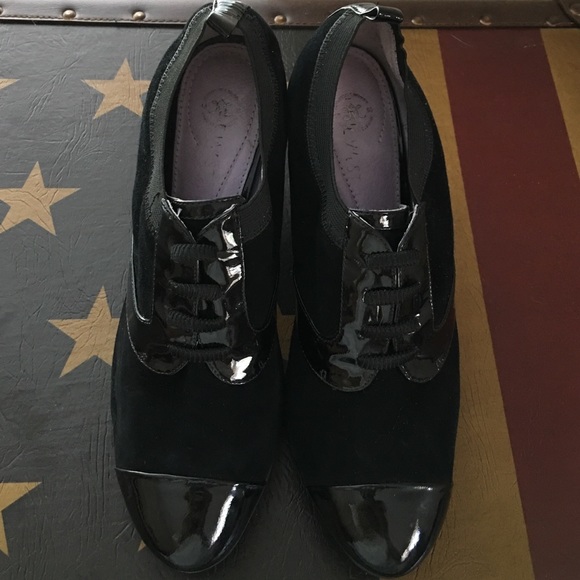 Patent leather and suede Johnston Murphy heels