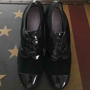 Patent leather and suede Johnston Murphy heels