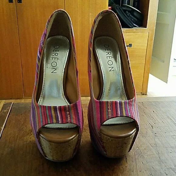 Multi colored peep toe pump - Picture 3 of 4
