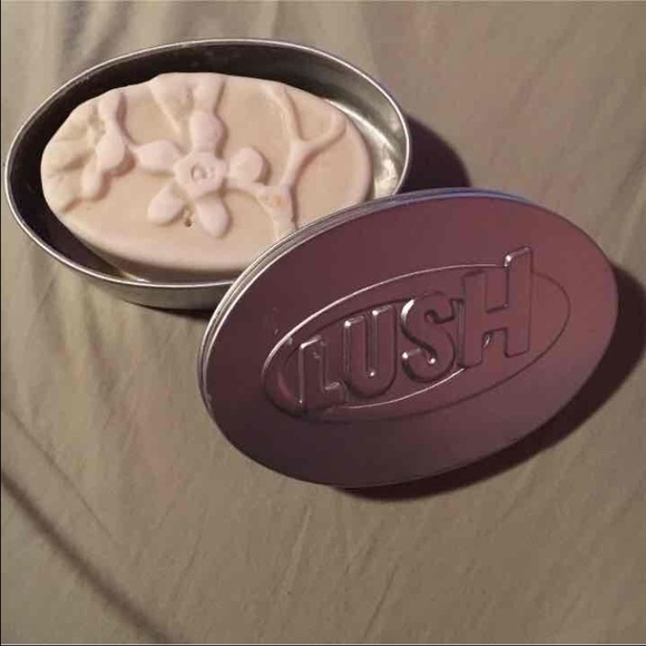 🚫SOLD🚫LUSH massage bar with Tin! - Picture 1 of 3