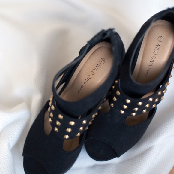 Black platform studded cutout wedges - Picture 2 of 4