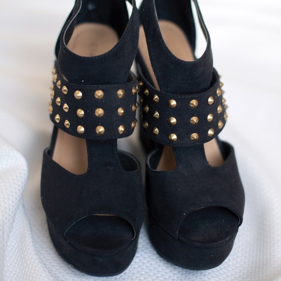 Black platform studded cutout wedges - Picture 3 of 4