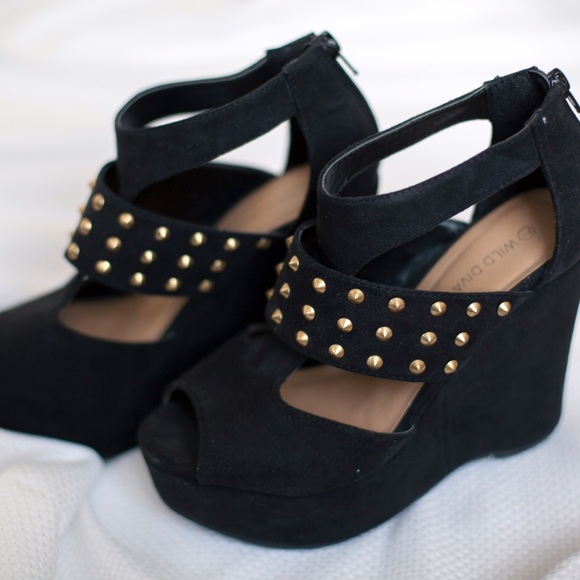 Black platform studded cutout wedges - Picture 4 of 4