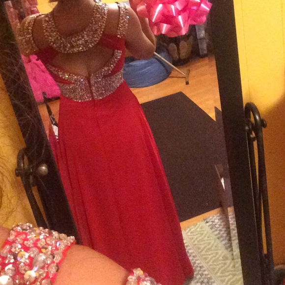 Red Prom or pageant dress - Picture 2 of 2