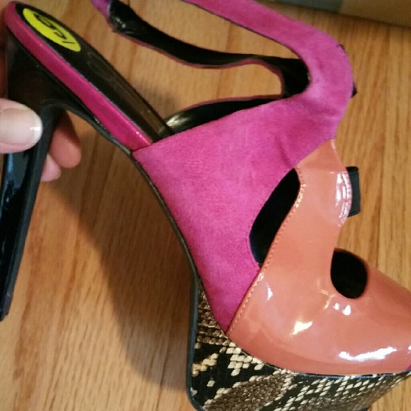 Jessica Simpson platforms