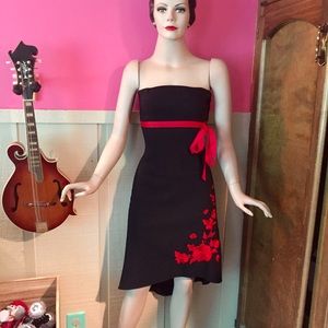 Pin-up Style strapless embroidered dress