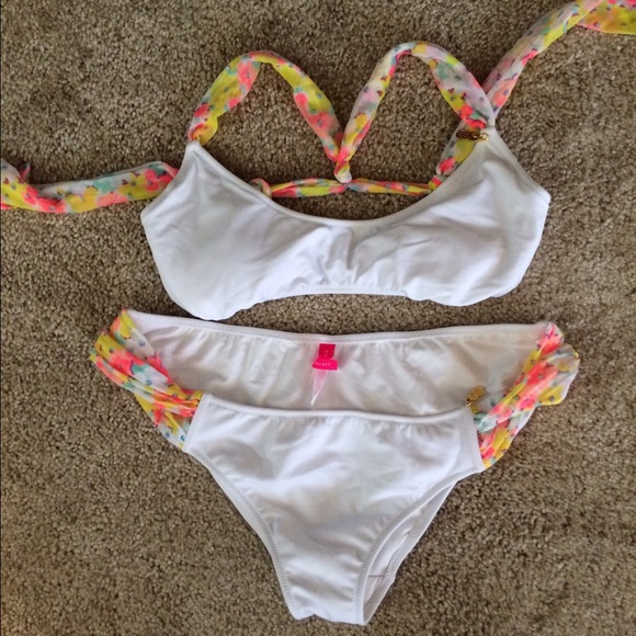 White and floral bikini/ boho chic