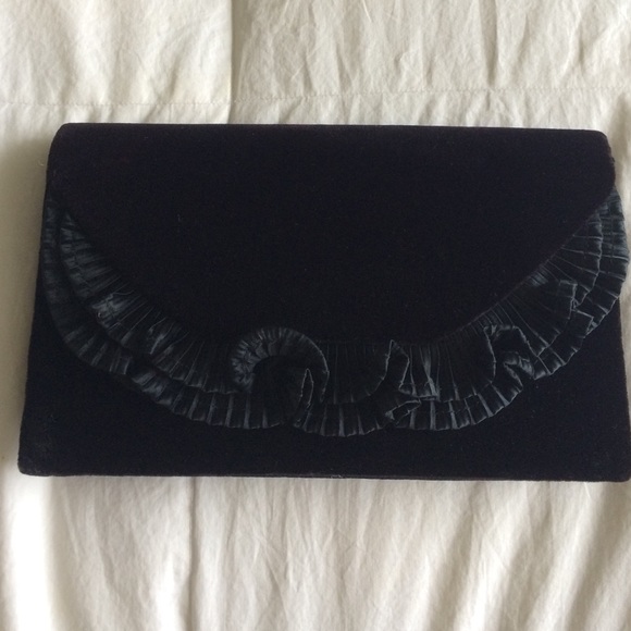 Black clutch