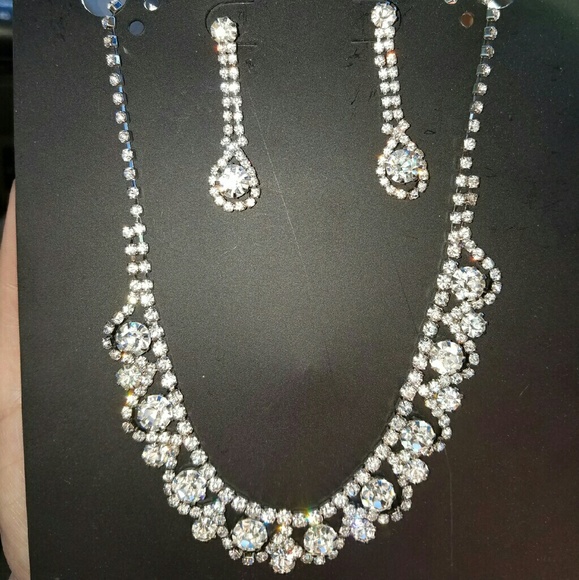 Necklace and Earring set