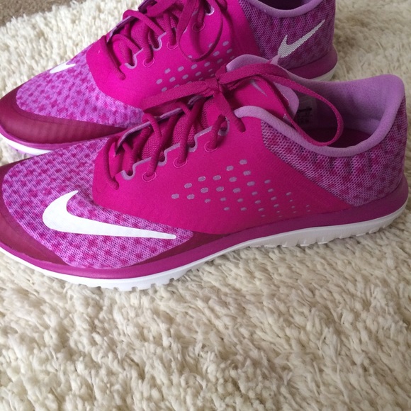 πLOWESTπ Pink Nike's - Picture 2 of 4