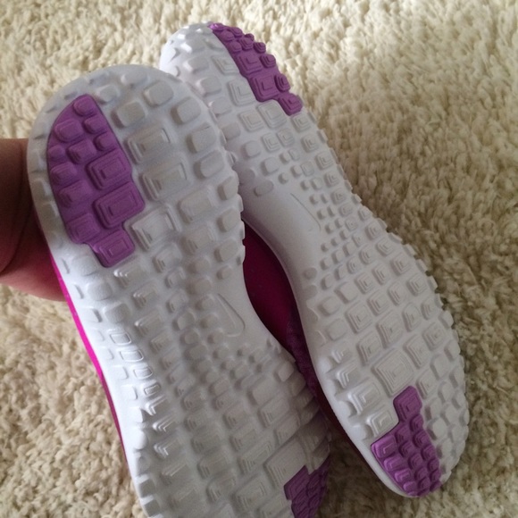 πLOWESTπ Pink Nike's - Picture 3 of 4