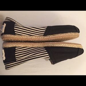 Brand new never worn Toms Slip-ons size 7