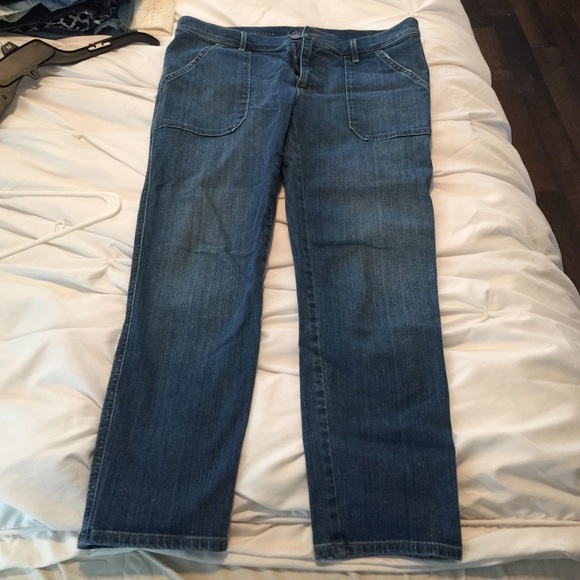Relaxed skinny crop
