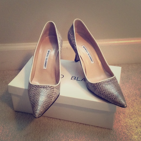 Manolo Blahnik Shoes - SALE! 💥Manolo Blahnik snakeskin pumps!