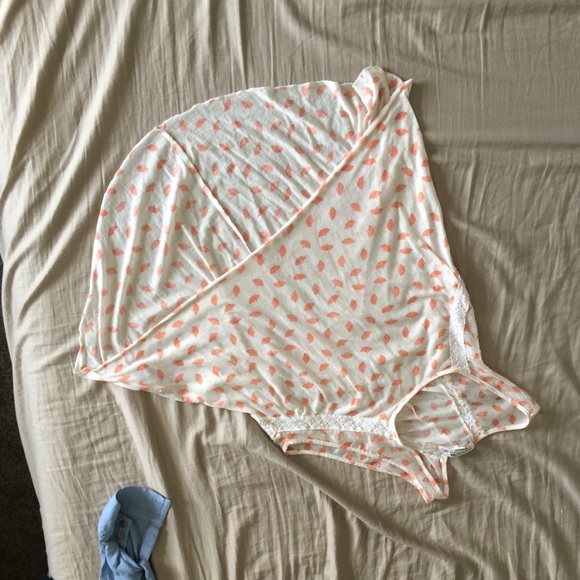Pink fans high-low shirt