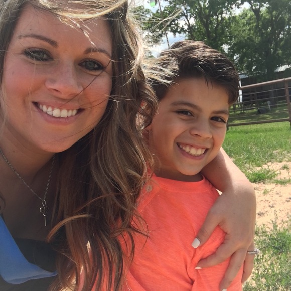 Meet your Posher, Krystal💜 - Picture 3 of 4