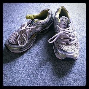 Mizuno sneakers