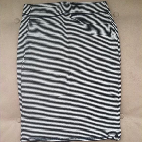 tight striped navy blue pencil skirt