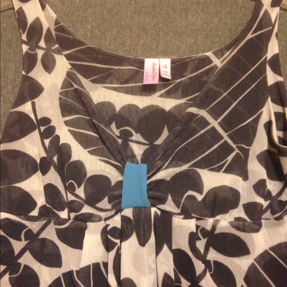 Top - Picture 2 of 4