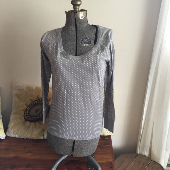 Aeropostale Tops - Aeropostale long sleeve T-shirt. Aeropostale Tops - Aeropostale long sleeve T-shirt.
