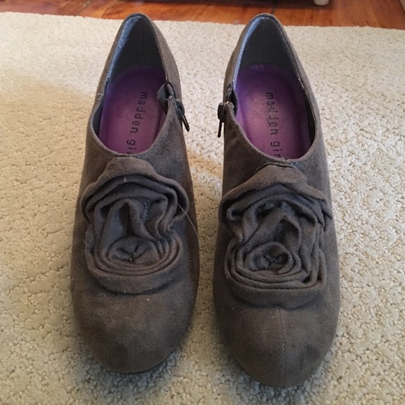EUC Madden Girl Grey Suede booties