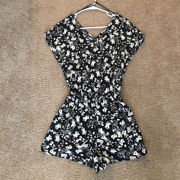Black and white romper with pockets