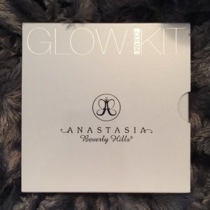 BNIB Anastasia Beverly Hills Glow Kit - Gleam
