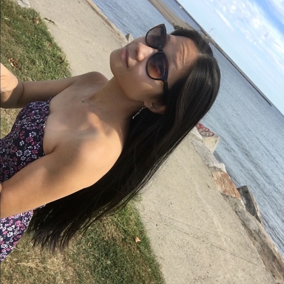 Meet your Posher, Sarah - Picture 3 of 5