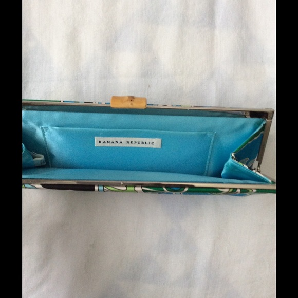 Banana republic silk clutch - Picture 2 of 2