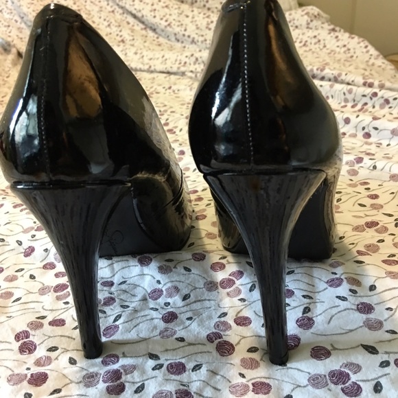 Cute black pumps