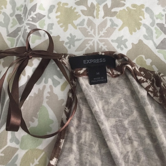 Backless Express Top - Picture 4 of 4