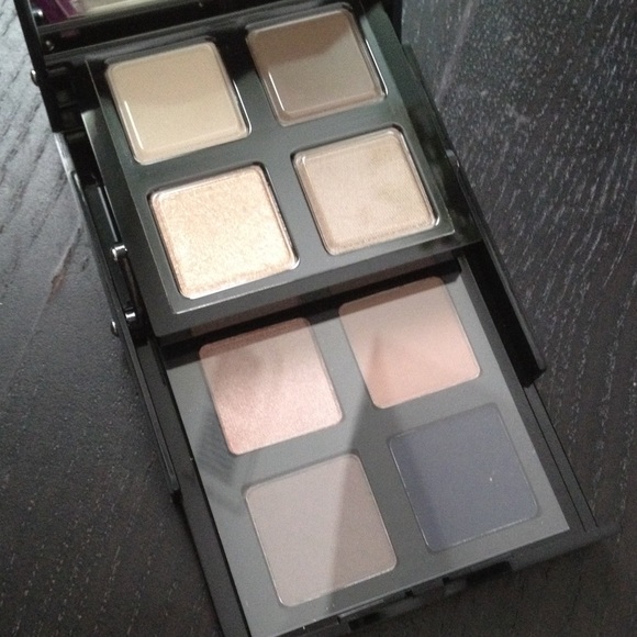Bobbi Brown Other - New Bobbie Brown eyeshadow palette 30% OFF Bundles