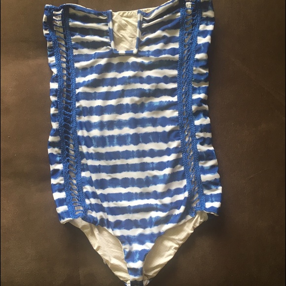 Africa one piece in pacific tides