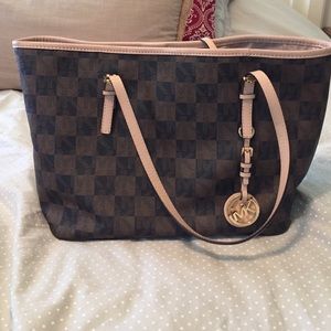 Michael Kors Bucket Bag