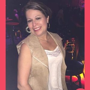 Meet your Posher, Debbie
