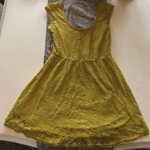 Cotton On mustard yellow lace mini size S